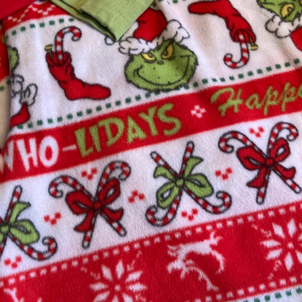 Dr. Seuss Red and Green Grinch Pajama Set “Don’t Be A Grinch” - Picture 4 of 10